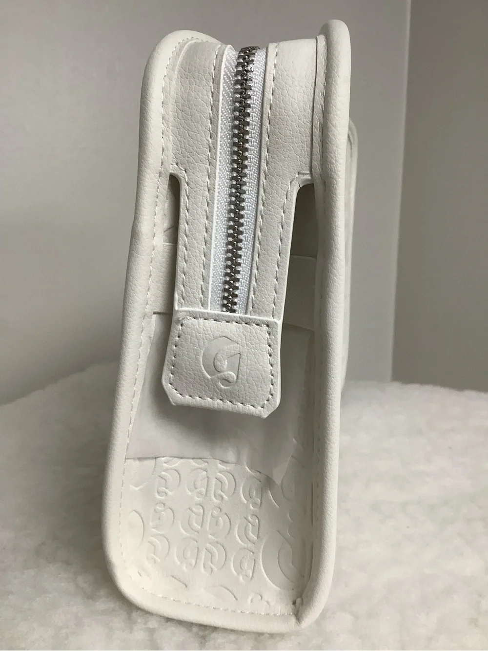 Glossier Limited Edition White Embossed Logo Cosmetic Case w Dust Bag